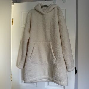 Gilly Hicks Fuzzy Tunic Sweatshirt. Size S/M